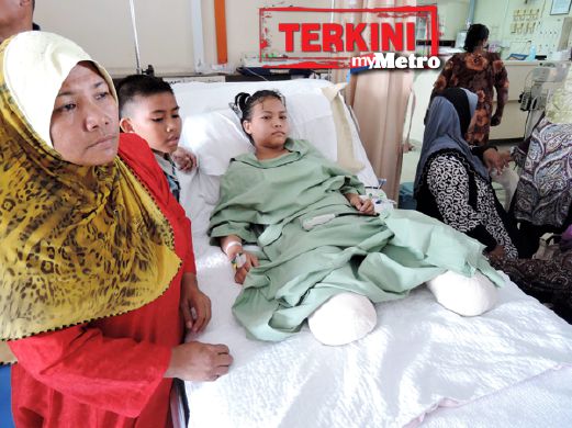Siti Nuraisyah yang kehilangan kedua-kedua kaki ditemani Maimunah di HTAR, Klang. FOTO Roslin Mat Tahir