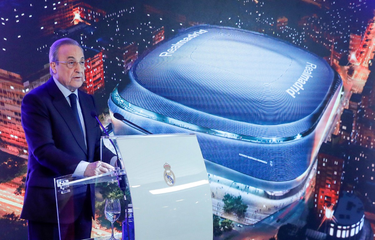 Presiden Real Madrid, Florentino Perez memberi ucapan pada pelancaran projek Stadium Santiago Bernabeu. FOTO File Agensi