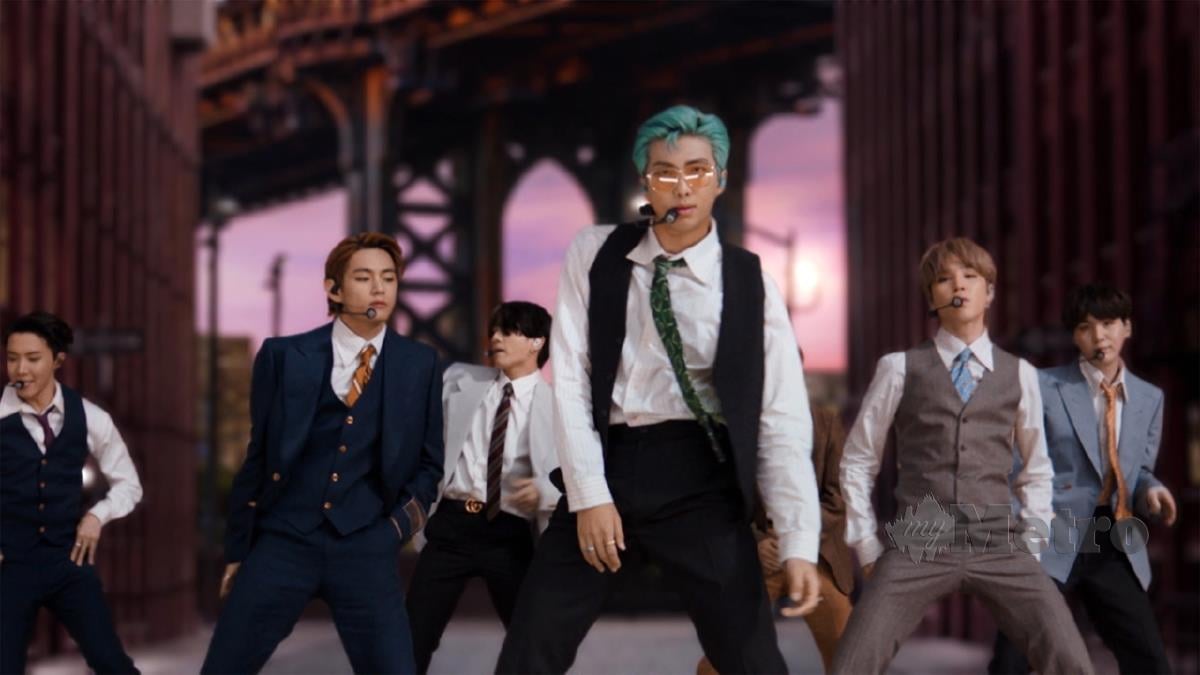 BTS ketika persembahan dari Korea Selatan bagi MTV Video Music Awards, Ogos lalu. FOTO AFP/MTV