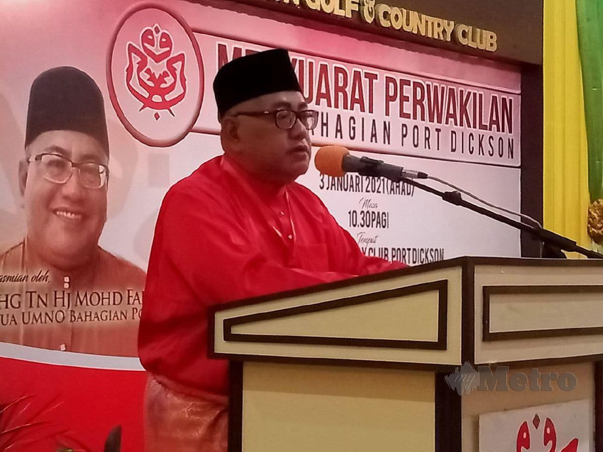 Ketua UMNO Bahagian Port Dickson, Mohd Faizal Ramli ketika sedang berucap merasmikan Mesyuarat Agong UMNO Bahagian Port Dickson di Port Dickson Golf Club. FOTO MOHD KHIDIR ZAKARIA