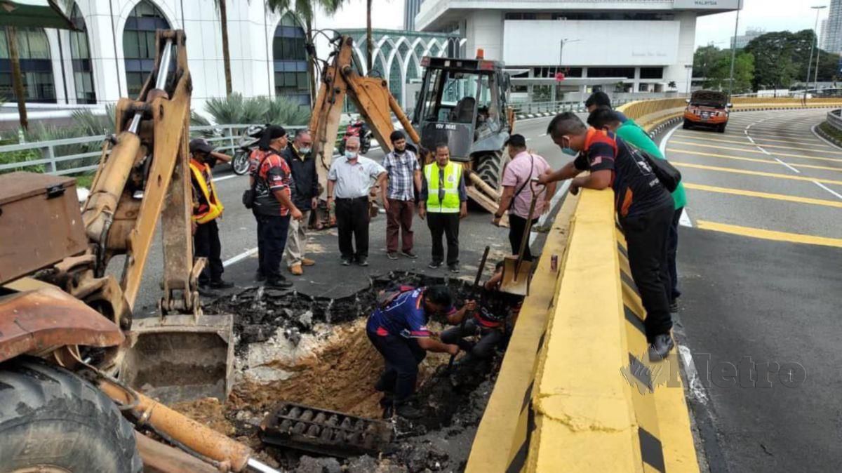 Jalan Kinabalu yang menuju ke arah Cheras ditutup untuk kegunaan awam berikutan kejadian tanah mendap.