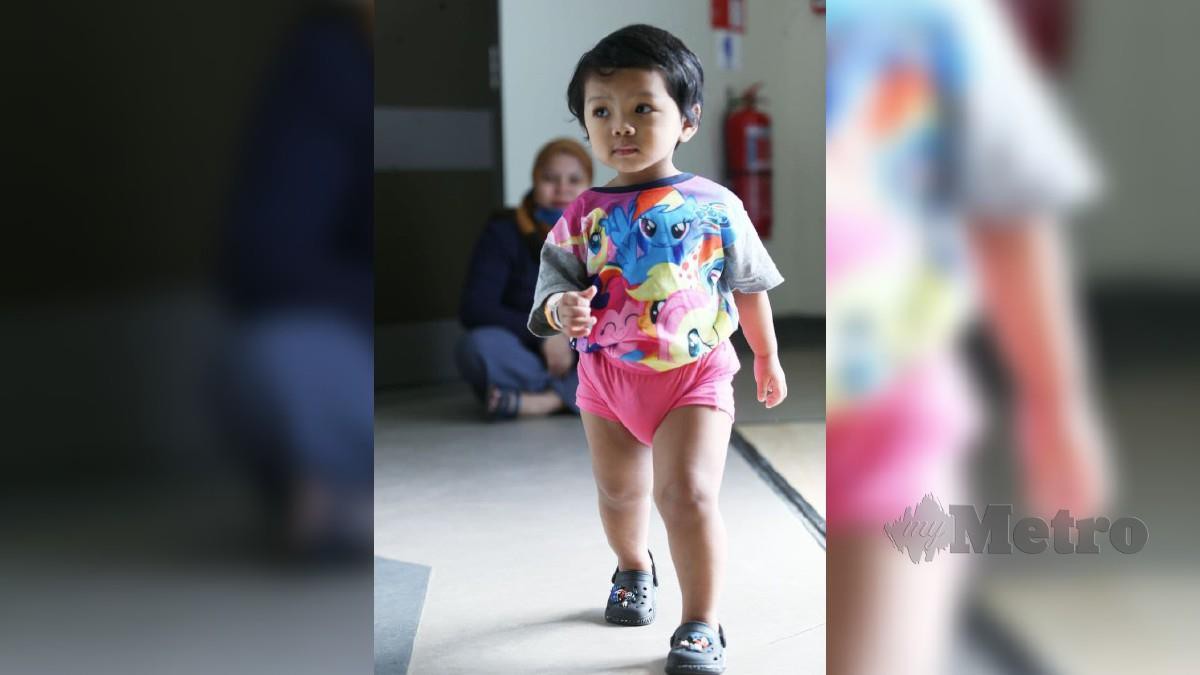 Kanak-kanak, Aisyah Humairah Mohd Nasrullah, 2 tahun merupakan pasakit tulang pingul terkeluar (davelopmental dysplasia of hip) memerlukan RM 40 ,000 bagi rawatan sakitnya di Hospital Gleneagles Kuala Lumpur. Sumbangan melalui MEDIA PRIMA-NSTP HUMANITARIAN FUND. FOTO ROHANIS SHUKRI