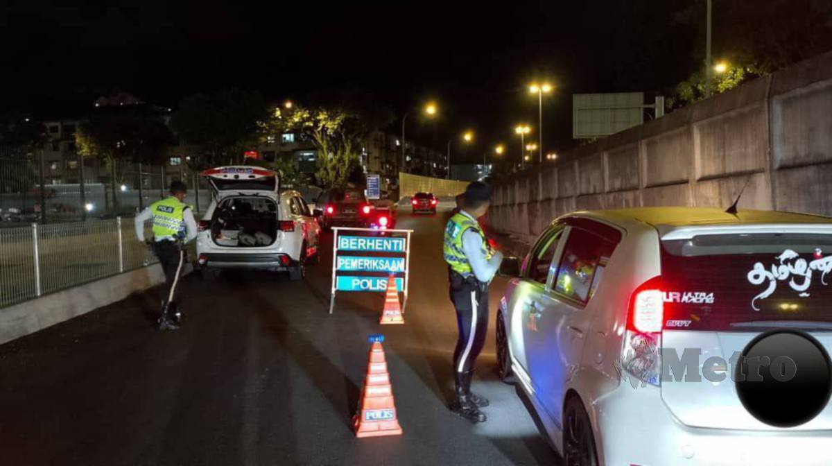 Tiga lelaki ditahan polis kerana memandu di bawah pengaruh alkohol di Jalan Pandan Utama dan Jalan Pandan Indah di sini, dalam Op Mabuk yang dijalan selama dua hari.