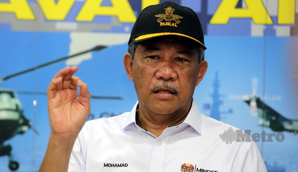 Sidang Media oleh Menteri Pertahanan Datuk Seri Utama Mohamad Hasan di Pangkalan TLDM Lumut. FOTO L. MANIMARAN