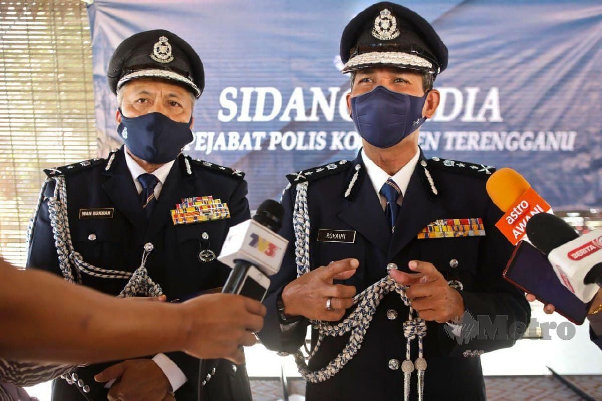 Ketua Polis Terengganu Datuk Rohaimi Md Isa semasa sidang media pada majlis serah terima tugas di Ibu Pejabat Polis Kontinjen Terengganu di sini hari ini.  FOTO GHAZALI KORI
