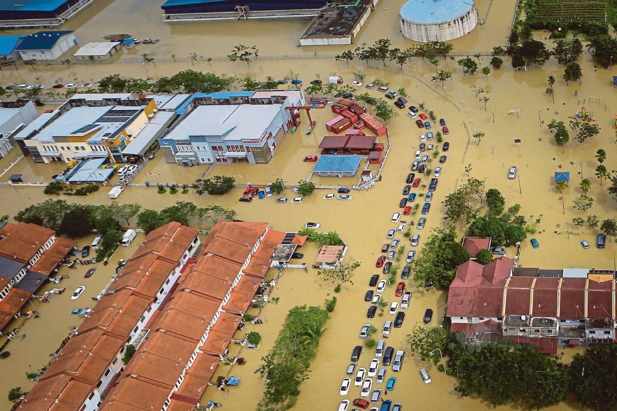 Keadaan banjir di Shah Alam, bulan lalu. FOTO ARKIB NSTP