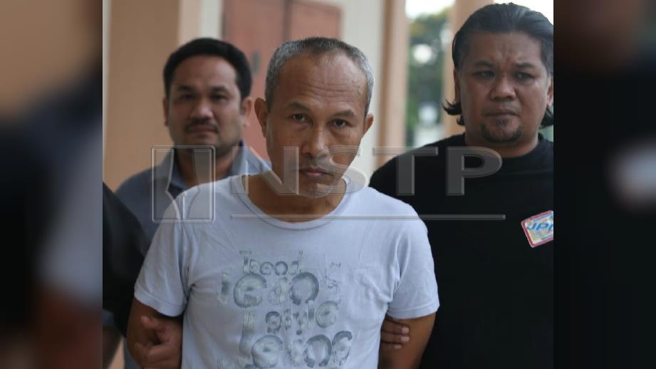 WARGA Filipina, Wahid Abdusaid didenda RM10,000 atau penjara 12 bulan jika gagal membayar denda selepas mengaku bersalah menggunakan Mykad palsu di Mahkamah Majistret Manjung. FOTO Muhaizan Yahya