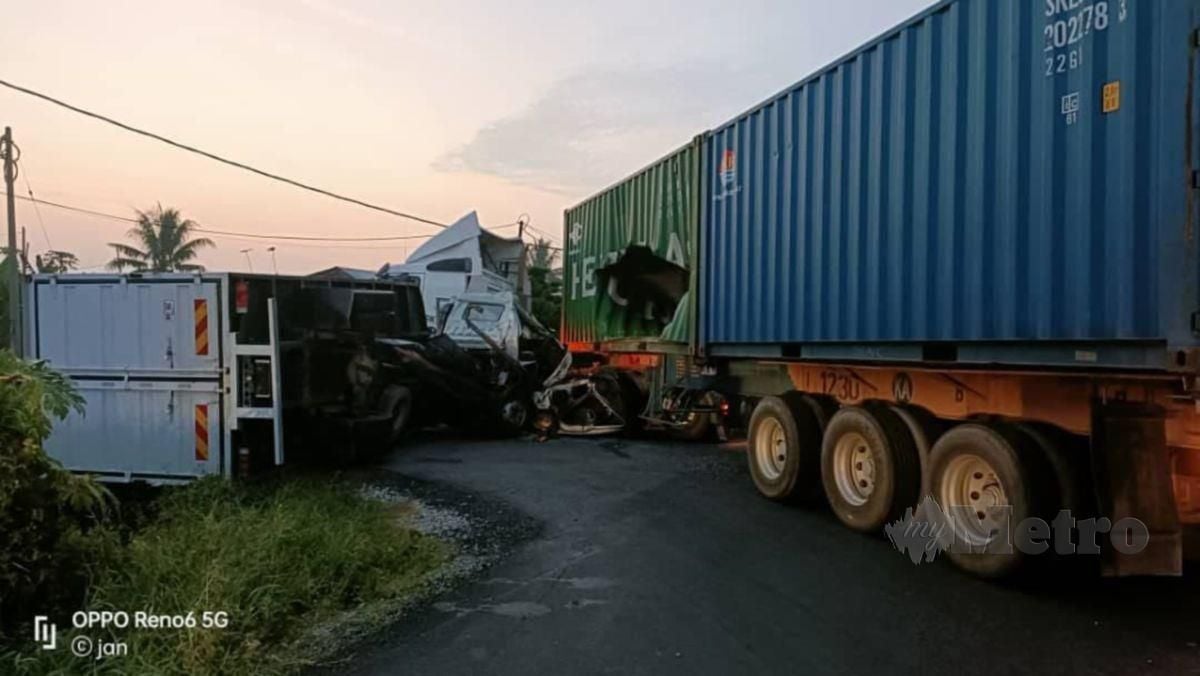 Keadaan lori kontena dan lori muatan tiga tan yang terbabit dalam kemalangan hingga mengorbankan seorang penunggang motosikal di Jalan Sungai Besar-Sekinchan, hari ini. FOTO IHSAN BOMBA