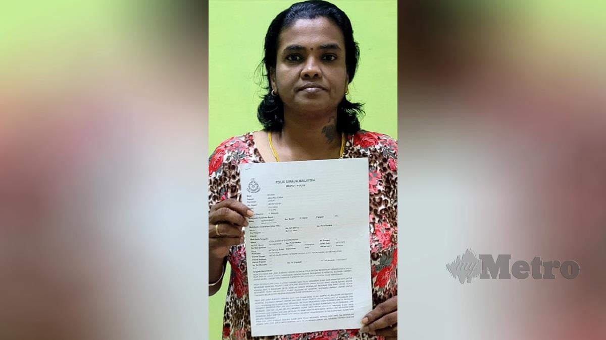 Kogilavani menunjukkan laporan polis berkaitan kelalaian doktor di Hospital Sultanah Aminah (HSA) gagal menawarkan rawatan sesuai hingga memburukkan keadaan suami. FOTO Mary Victoria Dass