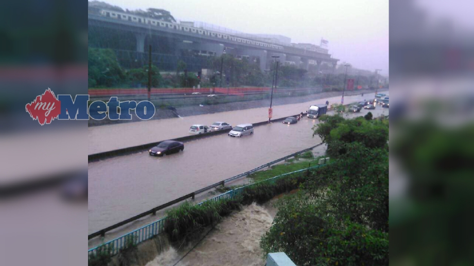 KEADAAN banjir di beberapa kawasan sekitar Selangor. FOTO Ihsan Bomba