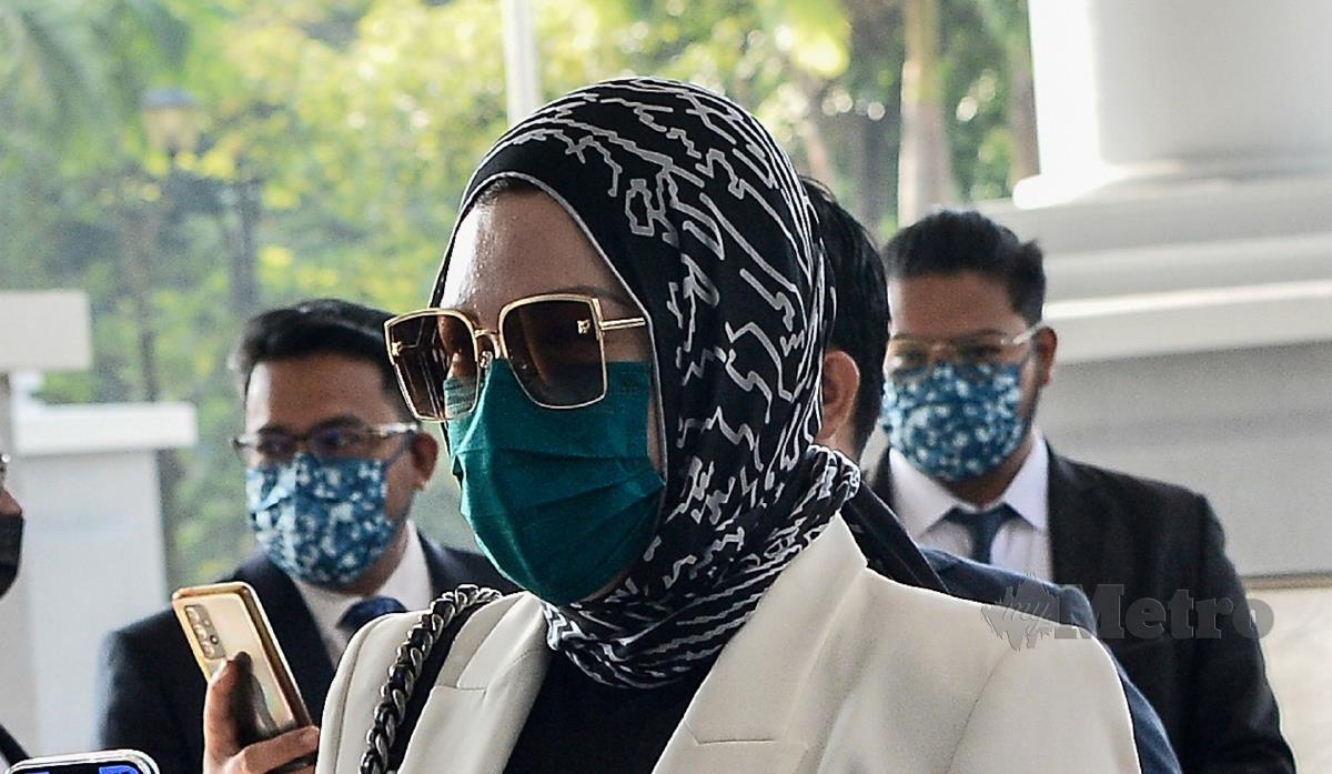 Zizie Izette hadir ke Mahkamah Kuala Lumpur hari ini bagi bicara kes berhubung pelaburan bagi mendapatkan kelulusan Felcra membuat pelaburan RM150 juta dalam unit amanah Public Mutual. FOTO BERNAMA