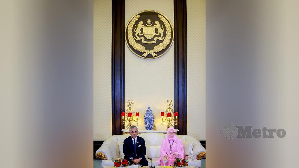 AL-SULTAN Abdullah dan Raja Permaisuri Agong ketika sesi temu bual bersama agensi media Malaysia di Istana Negara