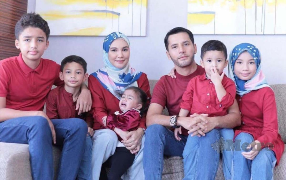 Datuk Seri Aliff Syukri bersama isteri dan anak-anak. Foto Instagram