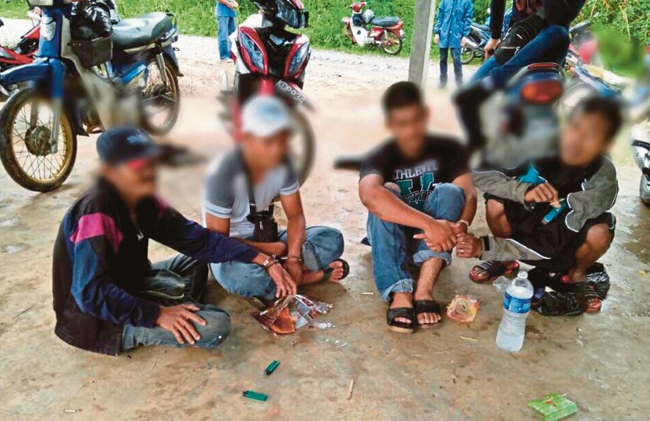 ANTARA lapan penagih yang ditahan selepas ‘port’ di sekitar Padang Terap diserbu.