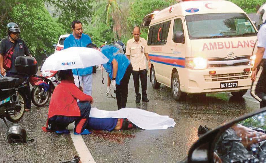 MUHAMMAD Idris maut dalam kemalangan di Jalan Balik Pulau/Teluk Kumbar, semalam. 