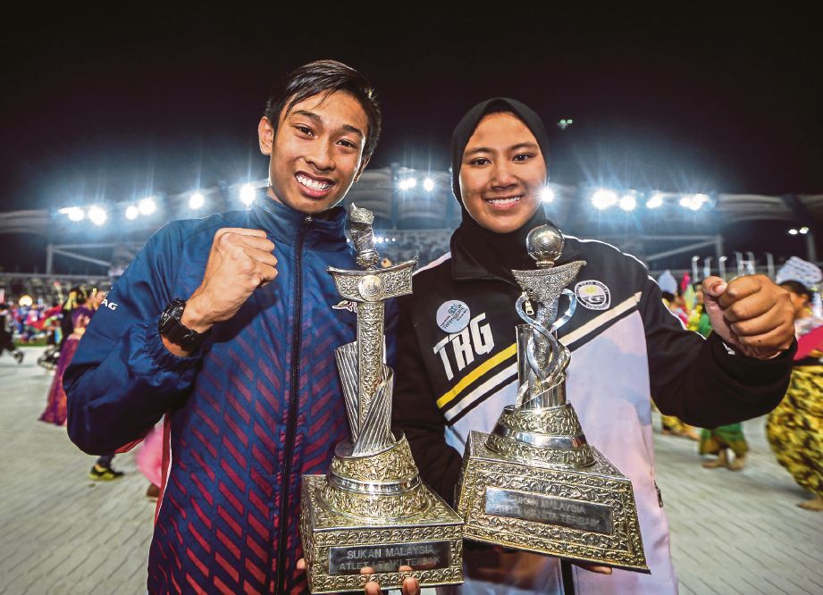 KHAIRUL (kiri) dan Nur Aqilah   dinobatkan Olahragawan dan Olahragawati SUKMA ke-18.