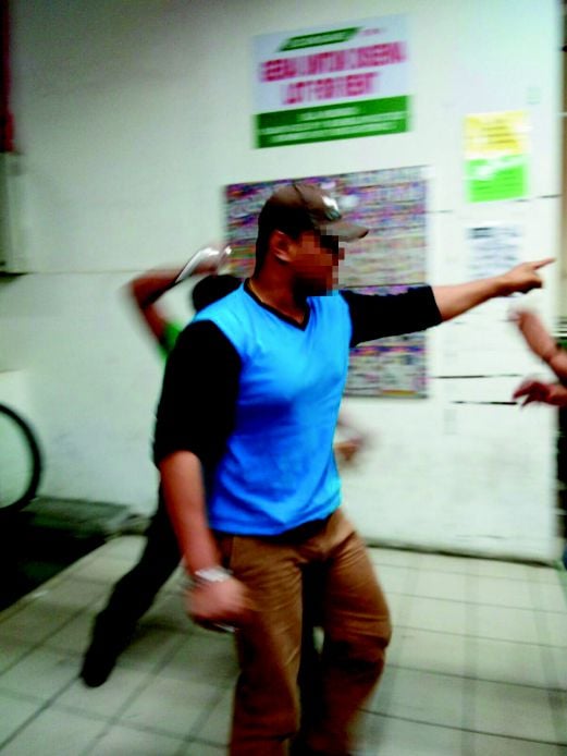 Rakan pencuri libas parang  Harian Metro