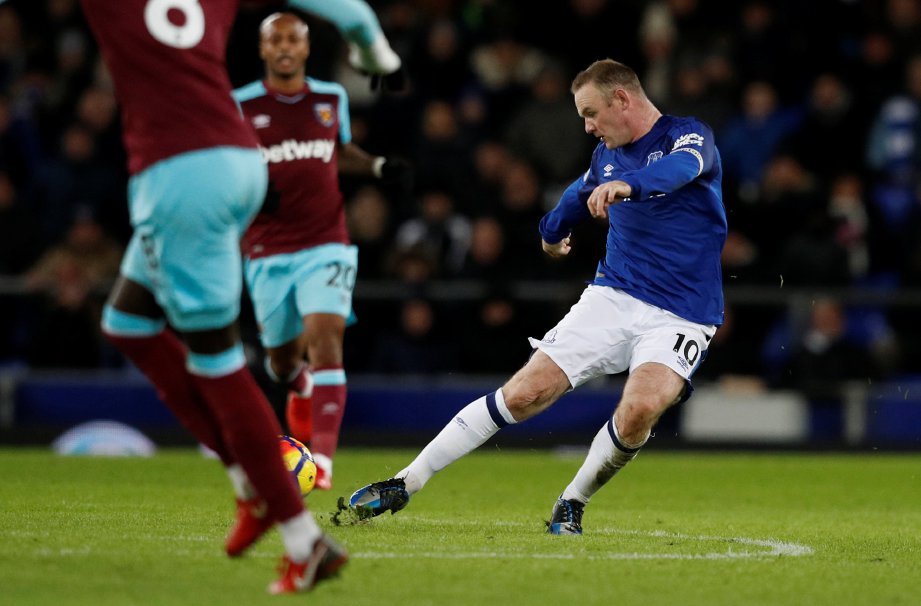 ROONEY menghasilkan hatrik pertamannya bersama Everton. FOTO/AFP 