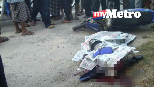 MANGSA maut selepas motosikalnya terbabas dan merempuh pagar surau di Jalan Wakaf Aik, semalam. FOTO ihsan pembaca