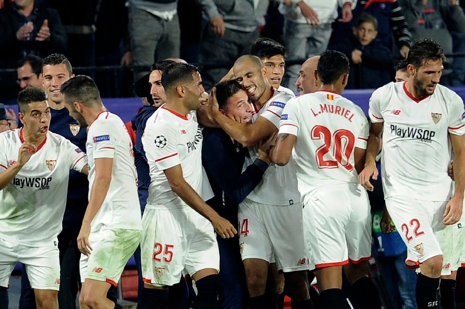 PEMAIN Sevilla meraikan kemenangan selepas menewaskan Cartagena. FOTO/AFP 
