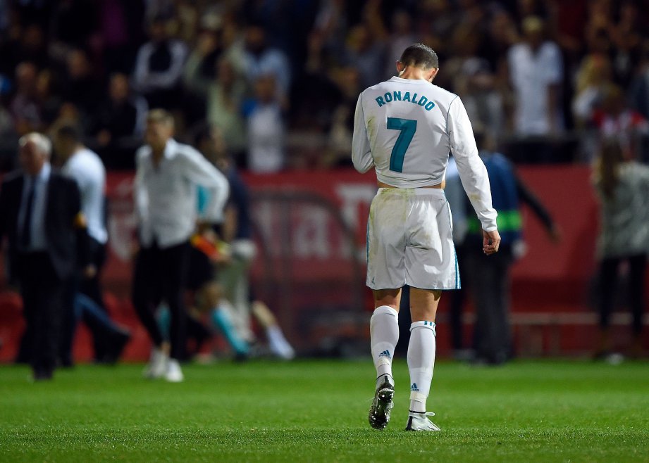 PENYERANG Real Madrid, Cristiano Ronaldo  kecewa selepas tewas kepada Girona. FOTO/AFP