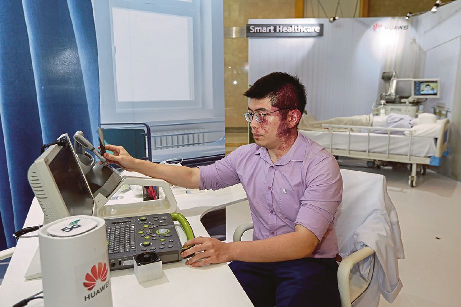 SEGMEN perubatan dapat melaksanakan pembedahan maya menggunakan teknologi 5G.