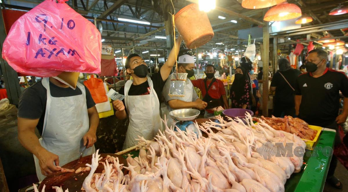 Tinjauan harga barang basah seperti ayam, daging, ikan dan sayur susulan penetapan harga maksimum oleh kerajaan. FOTO EIZAIRI SHAMSUDIN