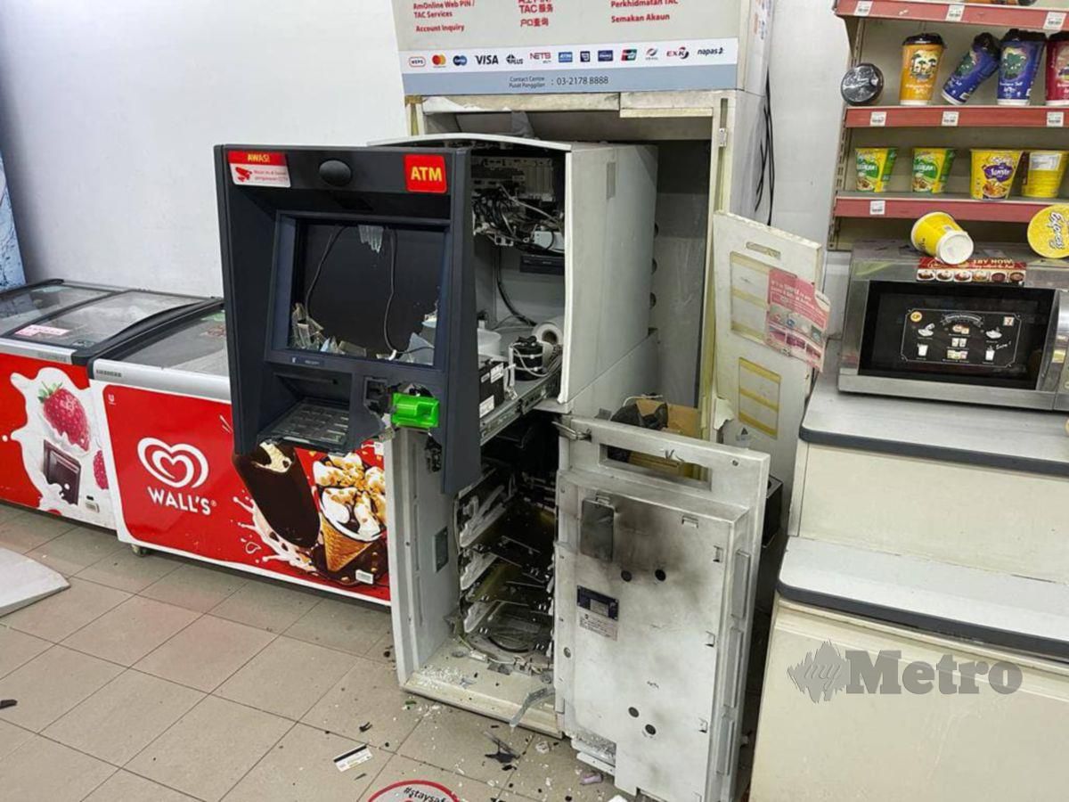Satu mesin ATM di sebuah kedai serbaneka di Pekan Meru diletup dan sejumlah wang dilarikan dalam kejadian pada awal pagi tadi. FOTO IHSAN PDRM