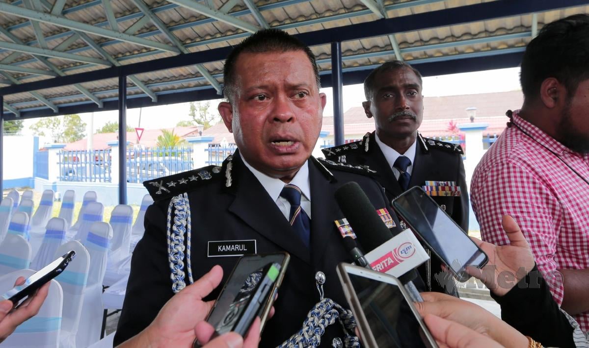 Ketua Polis Johor Datuk Kamarul Zaman ketika ditemuramah selepas Majlis Perasmian Balai Polis Kelapa Sawit, di Balai Polis Kelapa Sawit, Kulai, Johor. FOTO NUR AISYAH MAZALAN