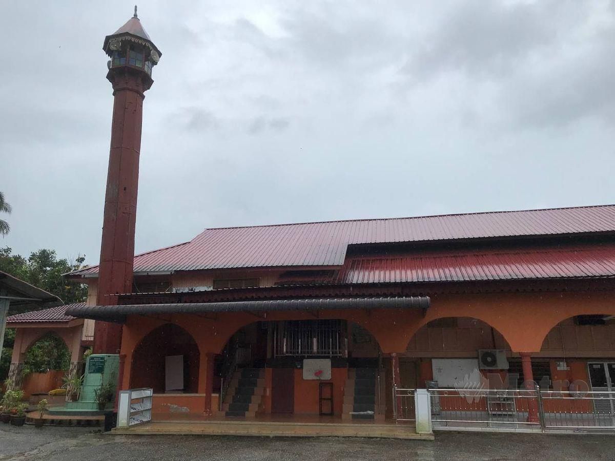 Menara Masjid Tok Pulai Chondong berusia 165 tahun yang terletak di Kampung Suraudi sini, masih utuh dan tersergam indah sehingga sekarang. FOTO HAZIRA AHMAD ZAIDI