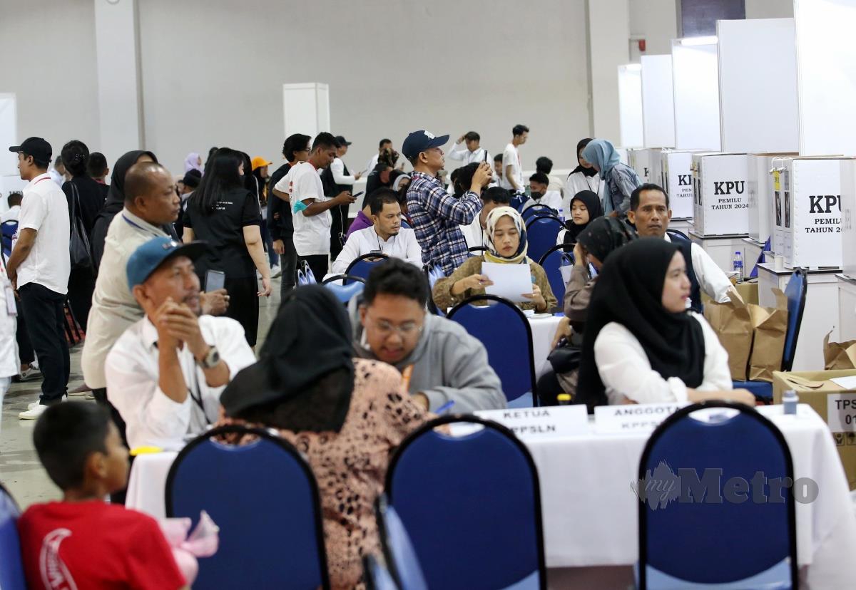 Sebahagian daripada rakyat Indonesia hadir untuk melaksanakan undi awal sempena Pilihan Raya Umum (Pemilu) dan Pilihan Raya Presiden (Pilpres) 2024 di Pusat Dagangan Dunia Kuala Lumpur (WTCKL). FOTO EIZAIRI SHAMSUDIN