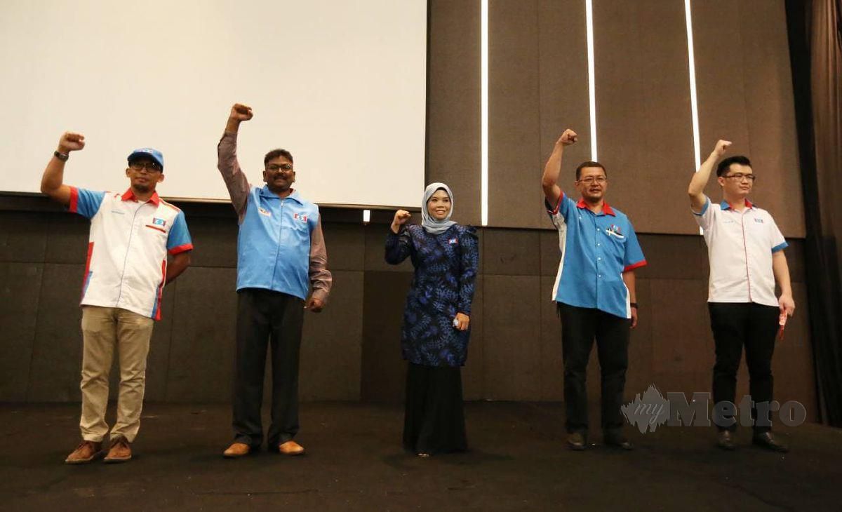 Lima calon PKR pertama yang diumumkan bertanding pada PRN Johor di Hotel Thistle Johor Bharu, Johor. FOTO NUR AISYAH MAZALAN