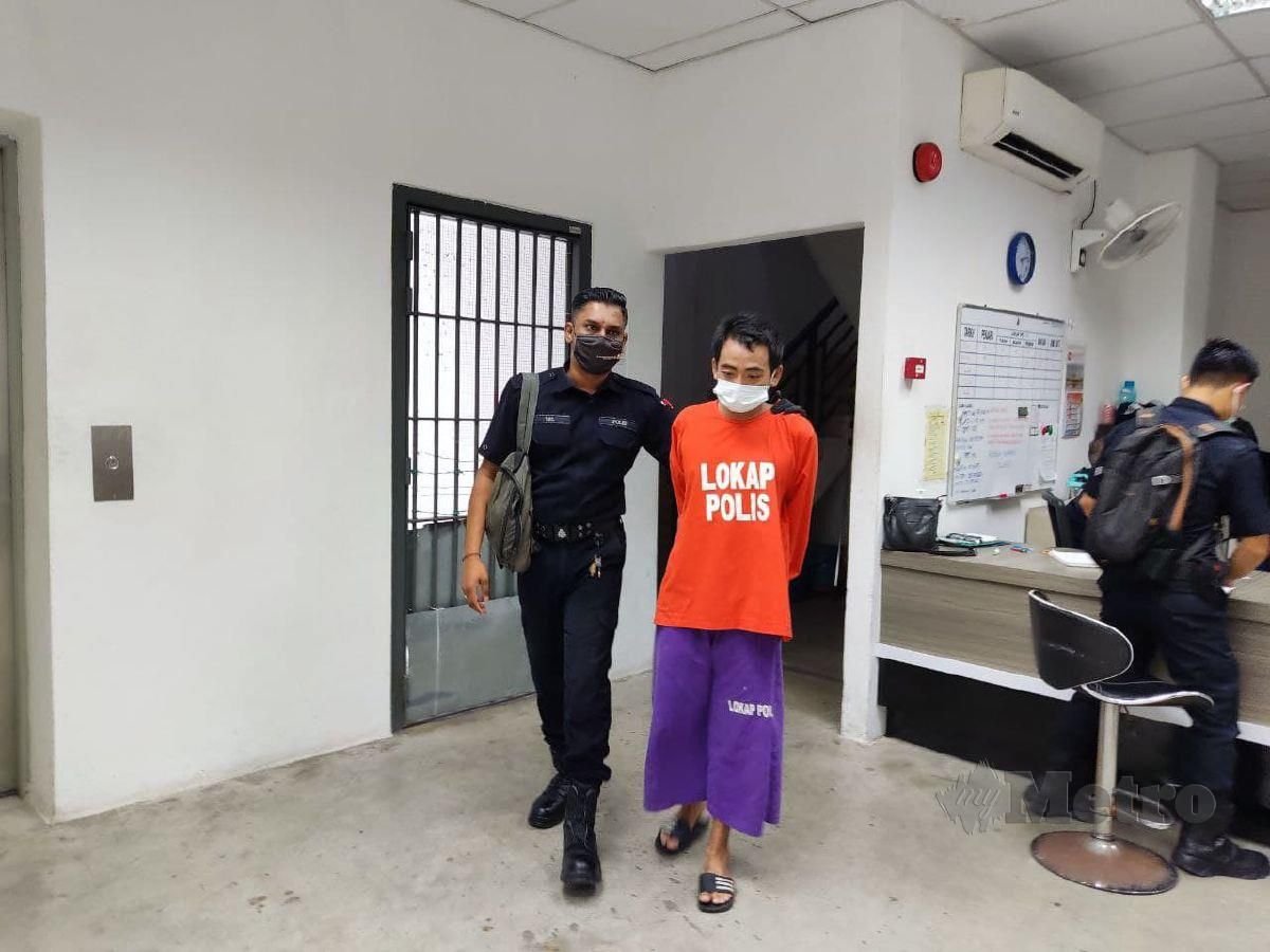 Pembantu klinik haiwan, Mohd Farit Mohd Noor, 35, didakwa di Mahkamah Sesyen di sini hari ini, di atas pertuduhan merogol kekasih bawah umur pada September 2015. FOTO HIDAYATIDAYU RAZALI