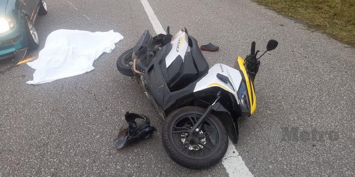 Motosikal Honda Vario yang dinaiki wanita yang maut dalam kemalangan dengan dua kereta di Simpang Tiga Kuala Pegang Jalan Kulim, Baling - Gerik. FOTO IHSAN PDRM