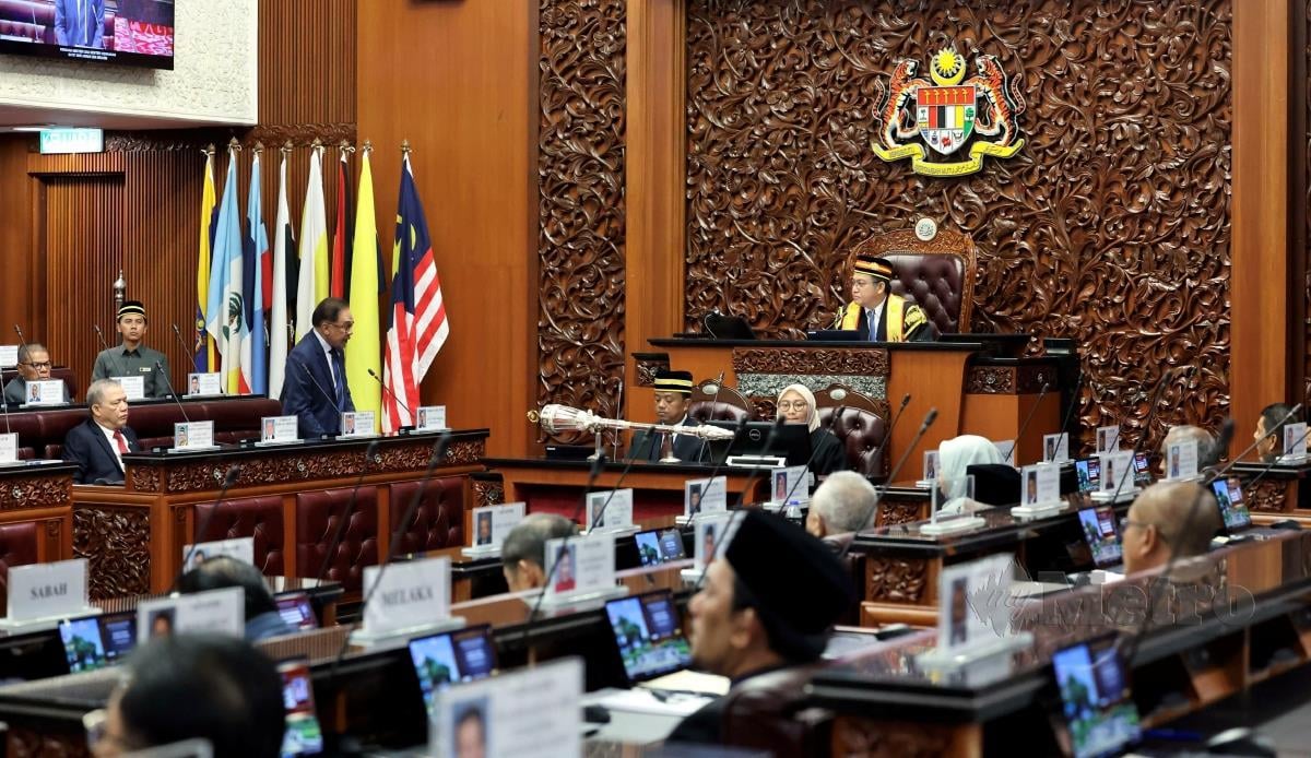  Perdana Menteri Datuk Seri Anwar Ibrahim mengemukakan nama Datuk Mutang Tagal dilantik sebagai Yang Dipertua Dewan Negara yang ke-20 yang juga calon tunggal sebagai cadangan nama ahli untuk dipilih pada Mesyuarat Khas Penggal Kedua Parlimen ke-15 Dewan Negara di Bangunan Parlimen hari ini. FOTO BERNAMA