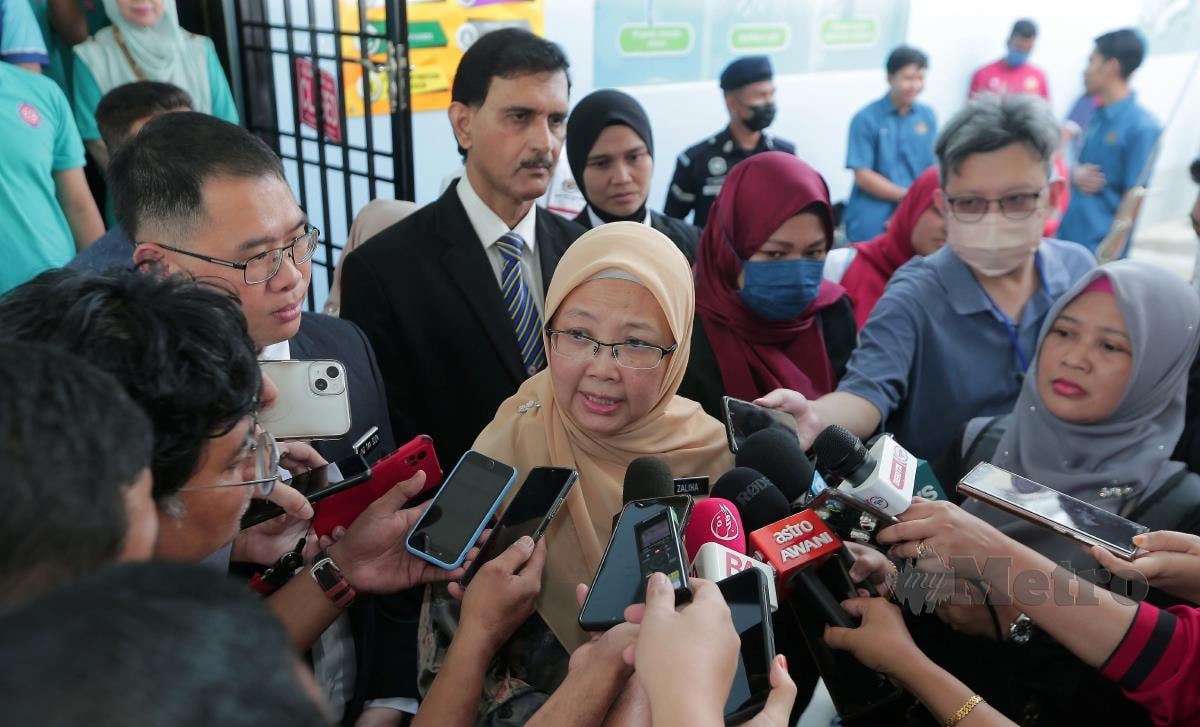 Menteri Kesihatan Dr Zaliha Mustafa ketika ditemuramah selepas Majlis Perasmian Wellness Hub Hospital Sultanah Aminah di Wellness Hub, Johor Bahru, Johor. FOTO NUR AISYAH MAZALAN
