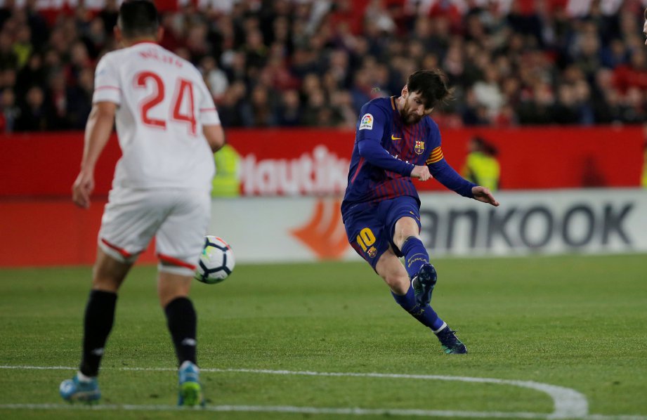 MESSI (kanan) ledak gol penyamaan Barcelona. - Foto REUTERS