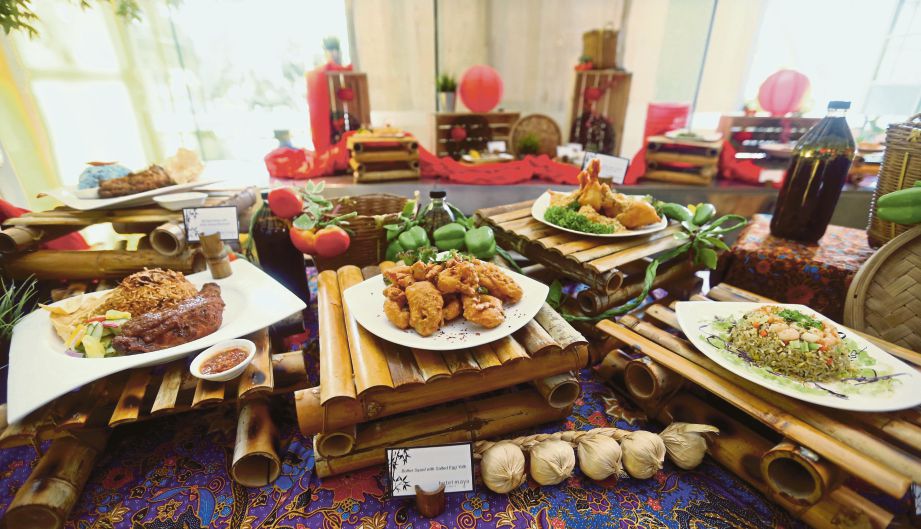 MERAIKAN peminat hidangan tradisi dengan pilihan ala carte unik. 