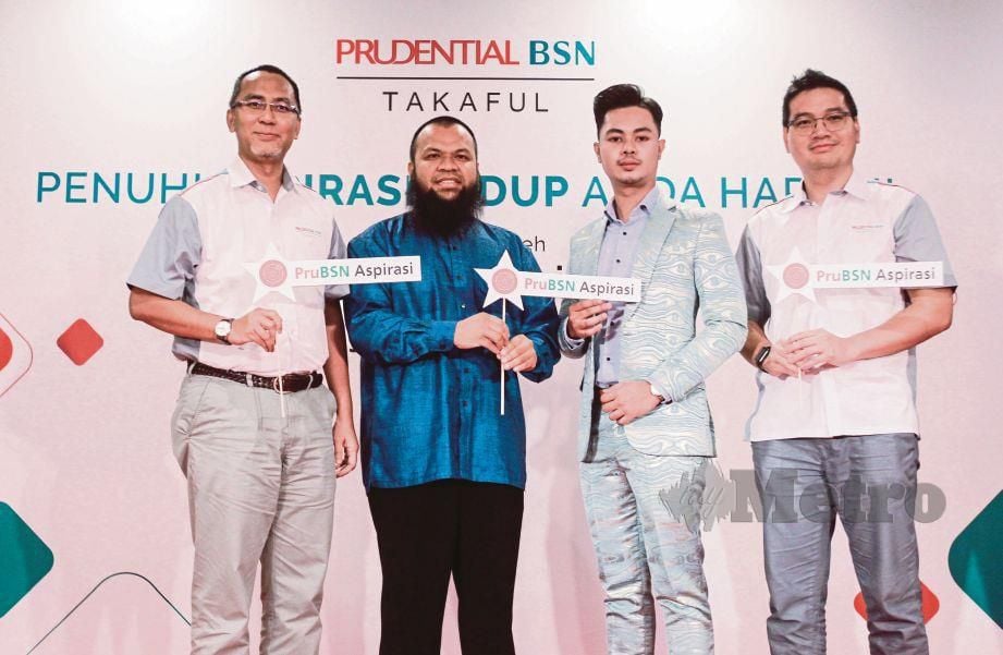 DARI kiri, Nor  Azman,  usahawan hartanah, Mohamad Azlan Al Amin,  Pengasas Kosmetik Alha Alfa, Datuk Abdul Al Halim Mohd Al Fadzil  dan  Wan Saifulrizal pada majlis pelancaran PruBSN Aspirasi.