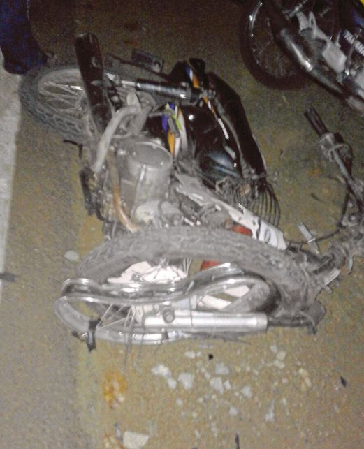 KEADAAN motosikal terbabit kemalangan. Gambar kecil, Mohamad Akif Rusyaiham.