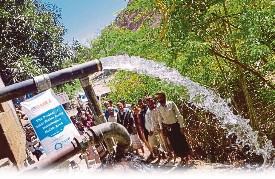 PENDUDUK setempat di Golah, Shabwah, Yaman mula menerima bekalan air bersih secukupnya selepas projek fasa pertama sumbangan rakyat Malaysia berjaya dilaksanakan. 