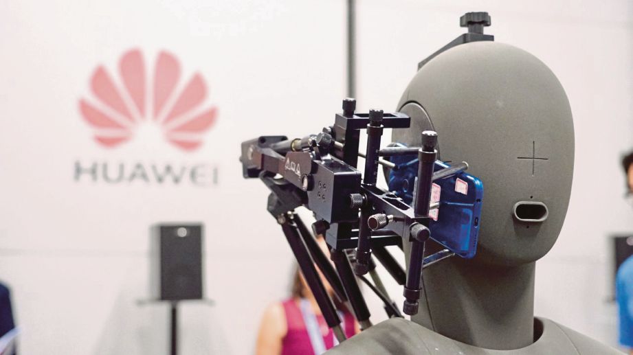 MAKMAL ujian pusat inovasi Huawei yang terletak di Beijing. 