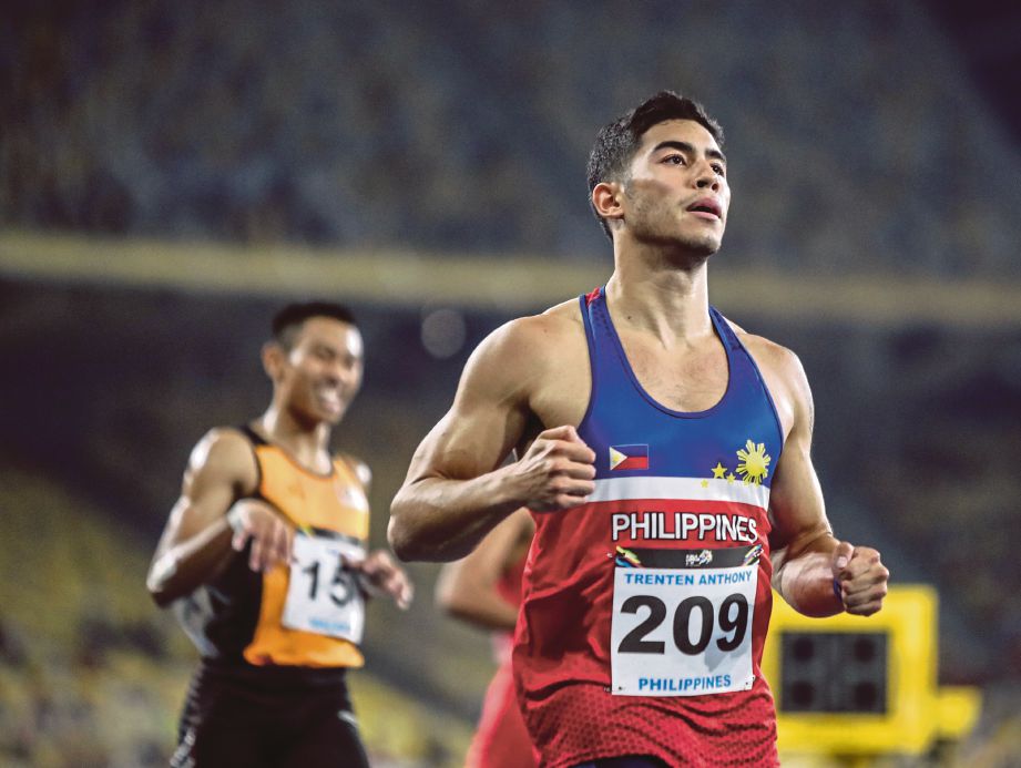  BERAM (kanan) dari Filipina berjaya memenangi pingat emas 200m lelaki.