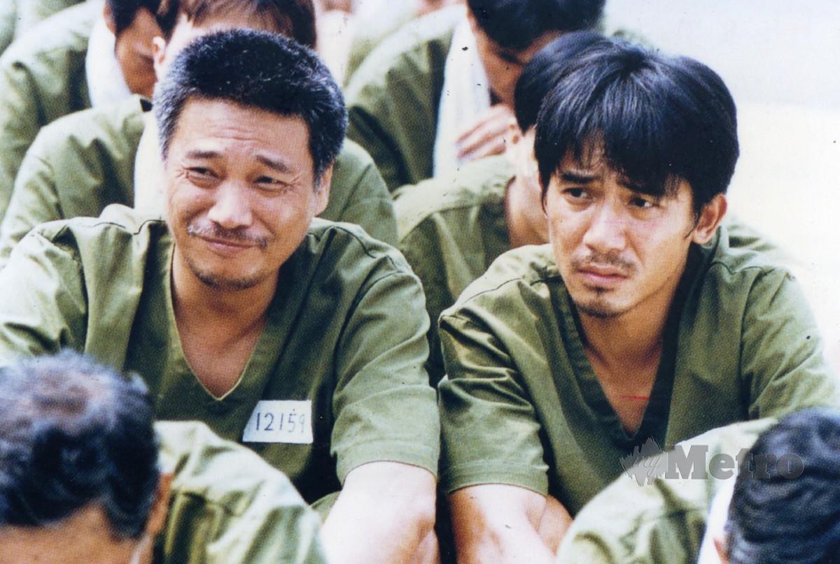 Mendiang Ng Man Tat (kiri) ketika bergandingan dengan Tony Leung dalam Chinese Midnight Express.