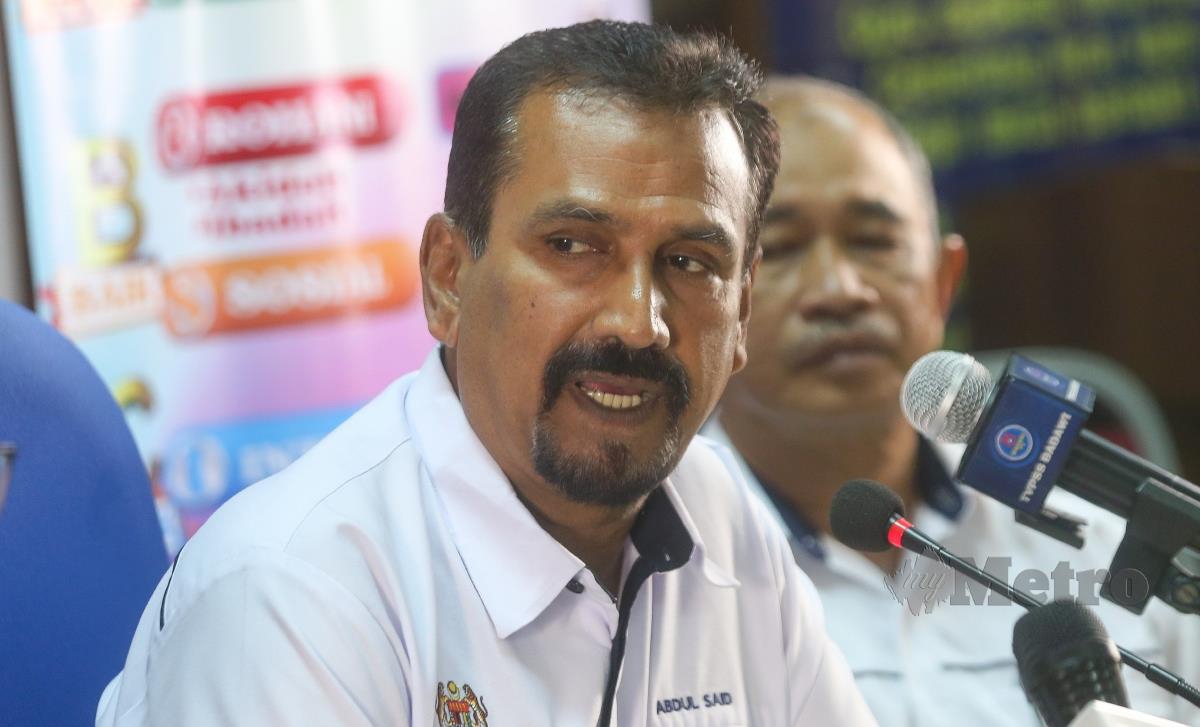  Pengarah Pendidikan Pulau Pinang, Abdul Said Hussain ditemui pada hari pertama pembukaan sekolah sesi akademik 2024/2025 di Sekolah Menengah Kebangsaan (SMK) Haji Ahmad Badawi.  FOTO DANIAL SAAD