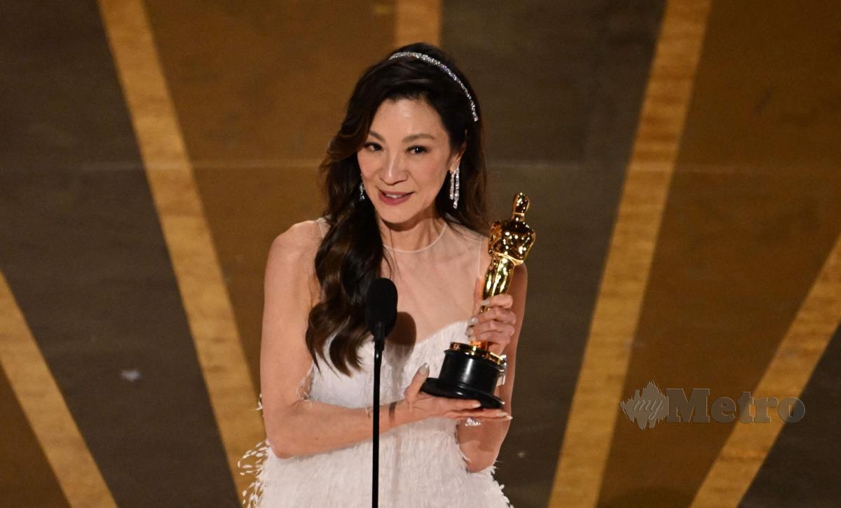 Tan Sri Michelle Yeoh dinobatkan Pelakon Wanita Terbaik di Anugerah Academy ke-95, hari ini. FOTO AFP