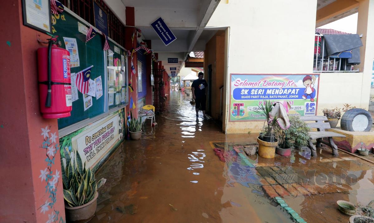 Salah satu sekolah yang masih terjejas akibat banjir di Sekolah Kebangsaan Seri Mendapat, Batu Pahat. FOTO NUR AISYAH MAZALAN