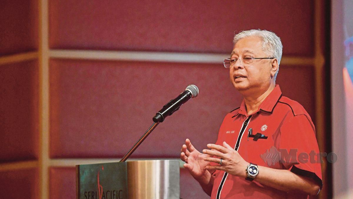  Perdana Menteri yang juga Naib Presiden UMNO Datuk Seri Ismail Sabri Yaakob berucap pada majlis perjumpaan bersama Kelab Mahasiswa UMNO Malaysia sempena Perhimpunan Agung UMNO 2021 di Pusat Dagangan Dunia Kuala Lumpur hari ini. FOTO BERNAMA