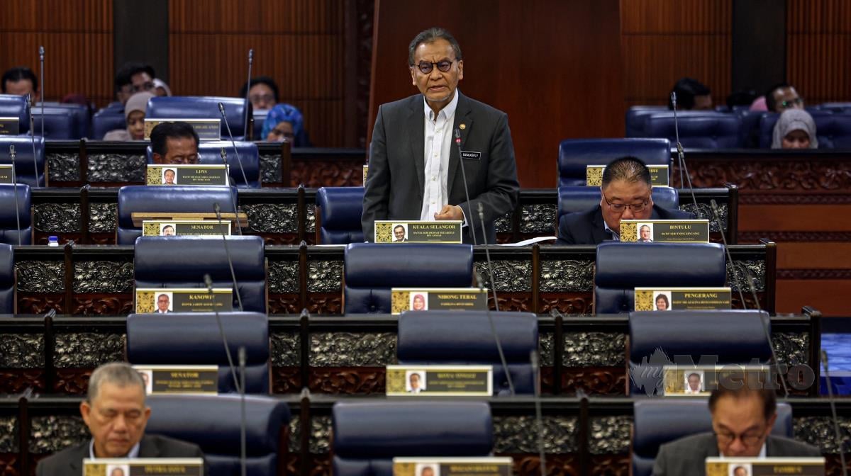 Menteri Kesihatan Datuk Seri Dr Dzulkefly Ahmad berhujah pada Sidang Dewan Rakyat di Bangunan Parlimen hari ini. FOTO BERNAMA