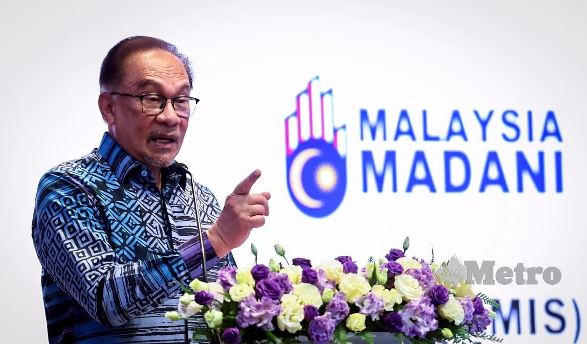 Perdana Menteri Datuk Seri Anwar Ibrahim, yang juga Menteri Kewangan ketika berucap pada Perhimpunan Bersama Warga Kementerian Kewangan di sini hari ini. FOTO BERNAMA